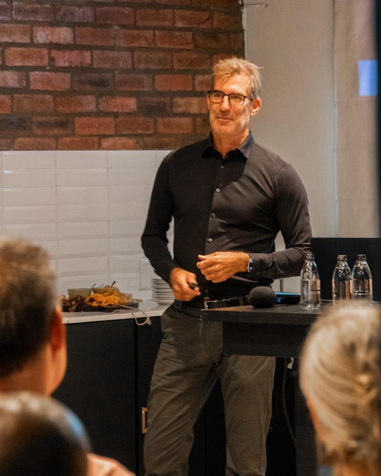 Nicholas Thiede speaking to a room of founders